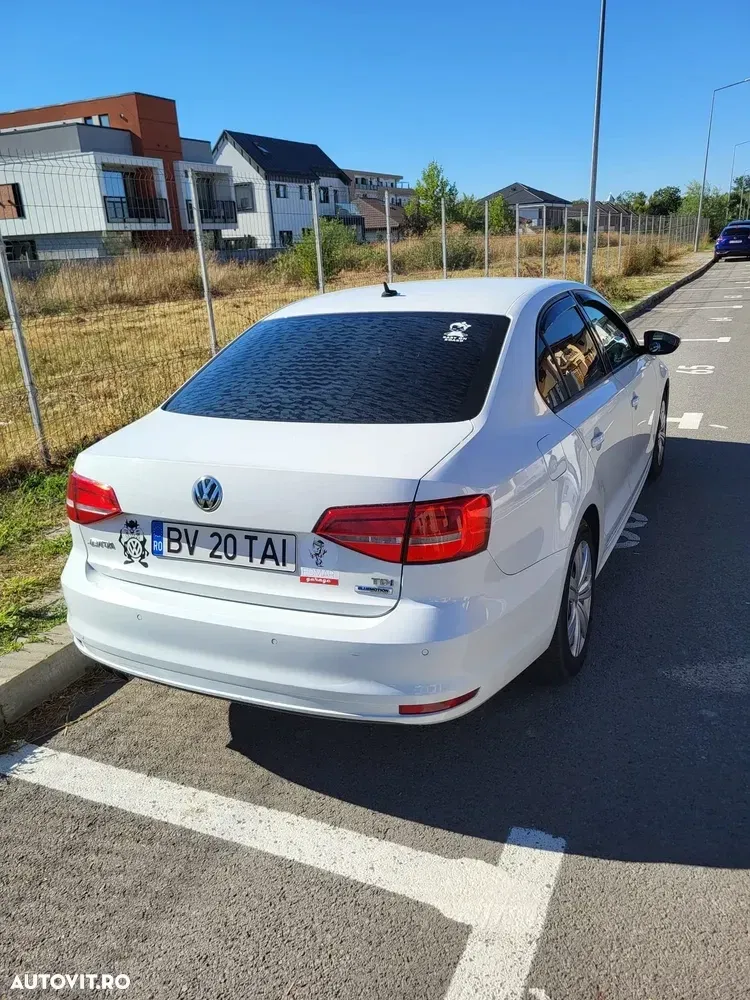 Volkswagen Jetta — imagine 3