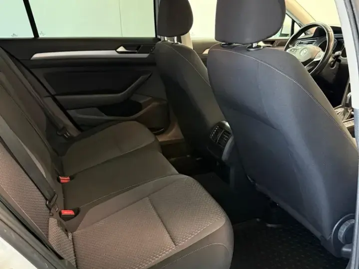 Volkswagen Passat 1.6 TDI DSG Comfortline