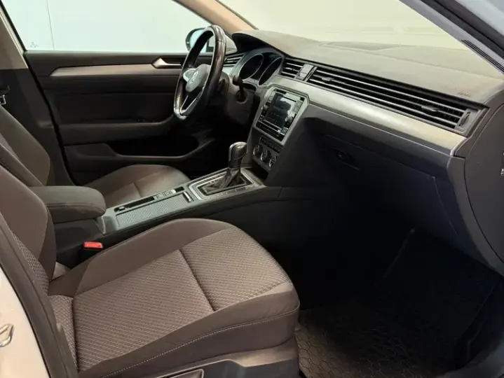 Volkswagen Passat 1.6 TDI DSG Comfortline