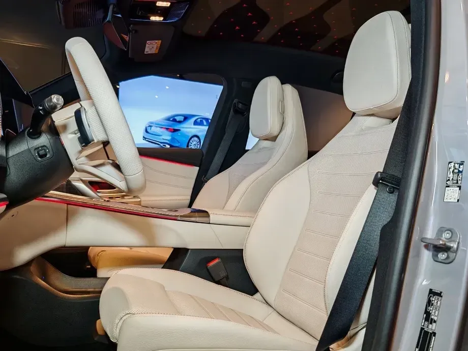 Mercedes-Benz GLC 400 4MATIC EV — imagine 8