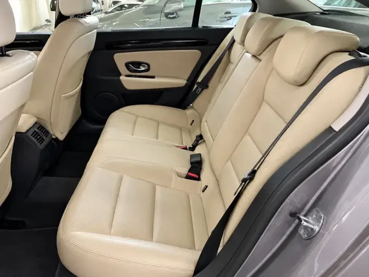 Renault Laguna III dCi 110 FAP EDC Paris