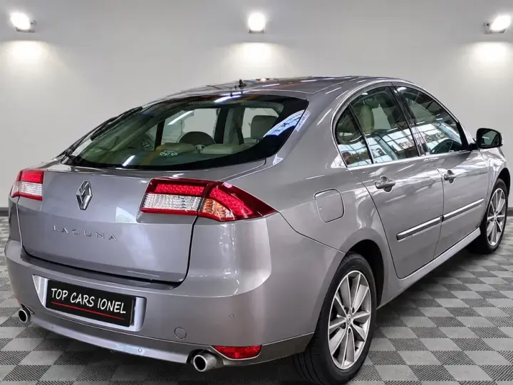 Renault Laguna III dCi 110 FAP EDC Paris