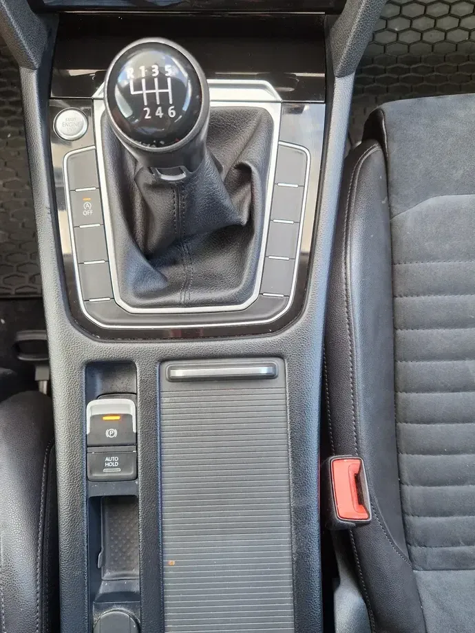 Volkswagen Passat B8 2.0 TDI 4Motion Highline — imagine 9