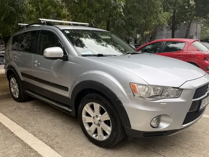 Mitsubishi Outlander II