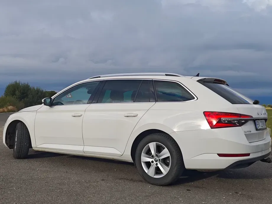 Škoda Superb III 2.0 TDI DSG Premium Edition — imagine 9