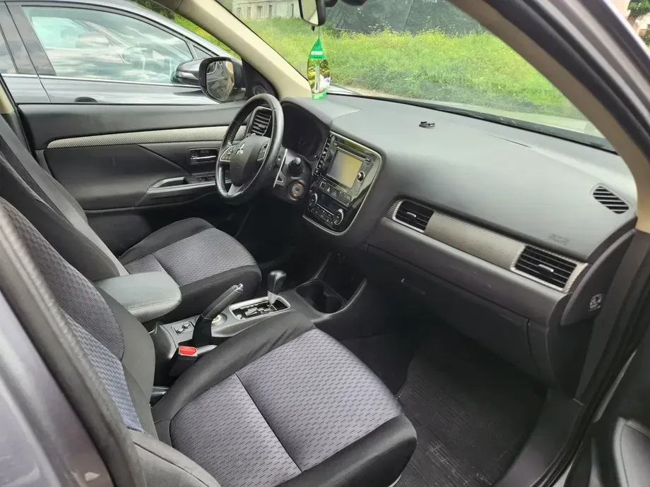 Mitsubishi Outlander III 2.2L DI-D 6AT 4WD Intense A03 — imagine 7