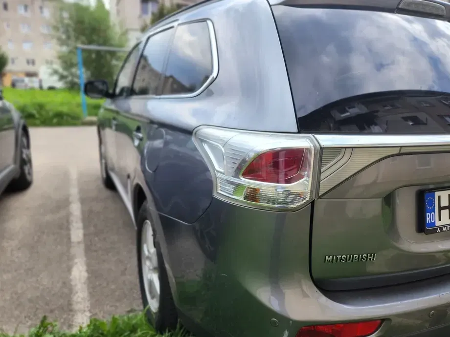 Mitsubishi Outlander III 2.2L DI-D 6AT 4WD Intense A03 — imagine 8