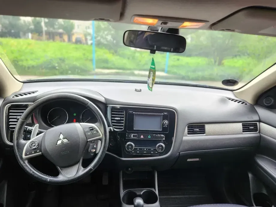 Mitsubishi Outlander III 2.2L DI-D 6AT 4WD Intense A03 — imagine 5