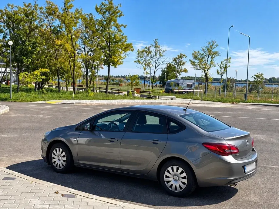 Opel Astra J 1.4 Turbo ECOTEC Enjoy — imagine 3