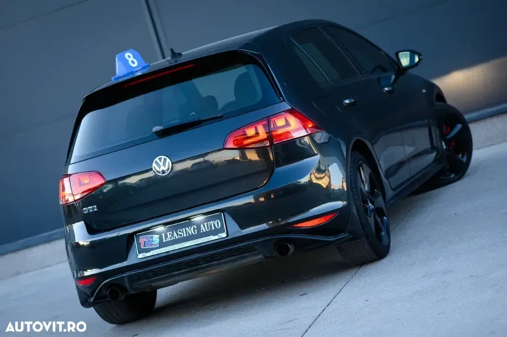 Volkswagen Golf — imagine 5