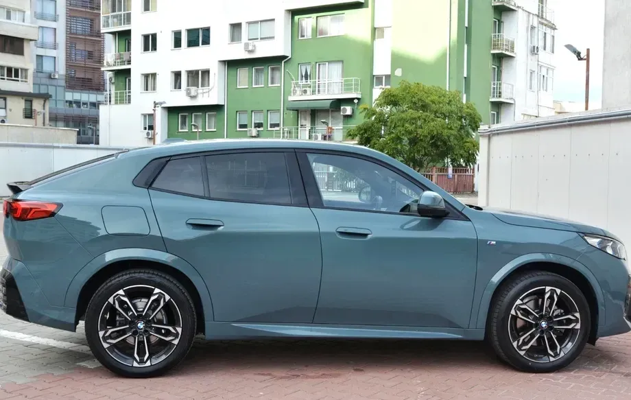 BMW X2 sDrive20i AT MHEV — imagine 8