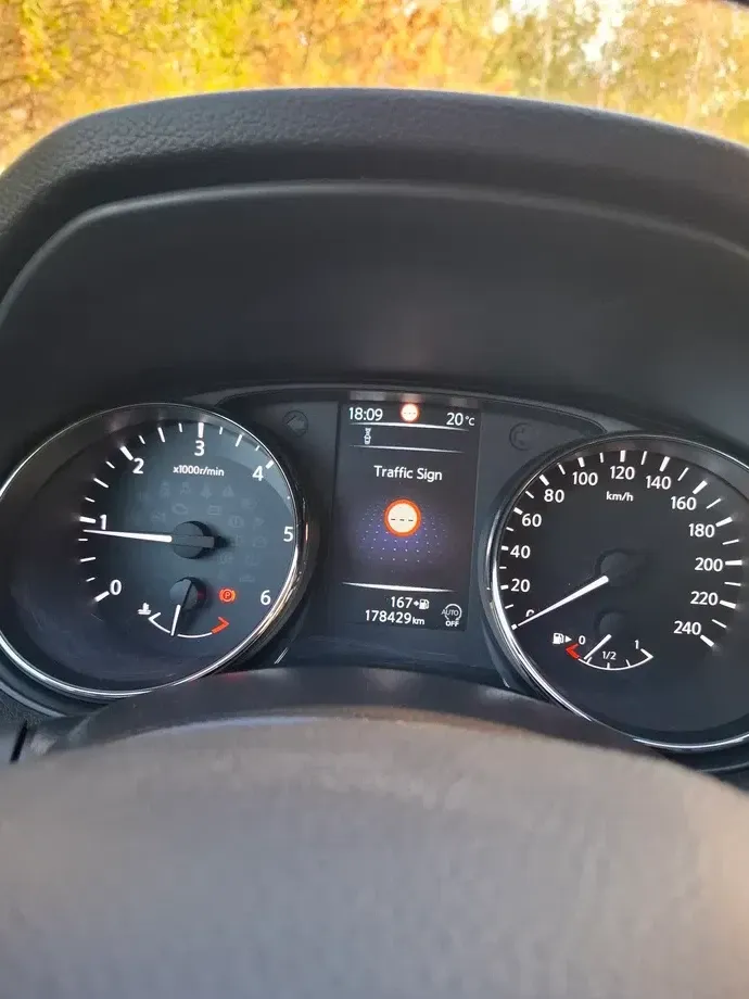 Nissan Qashqai II 1.6 DCI Start/Stop N-Connecta — imagine 9