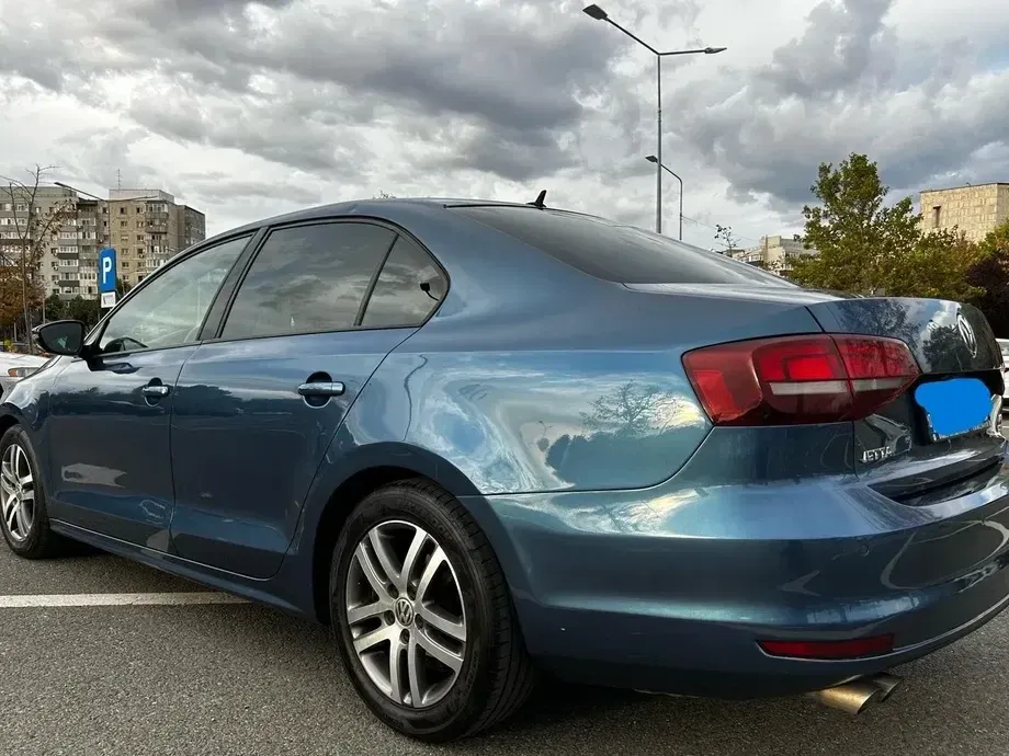 Volkswagen Jetta 2.0 TDI DSG Comfortline — imagine 4