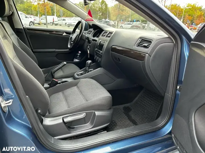 Volkswagen Jetta 2.0 TDI DSG Comfortline