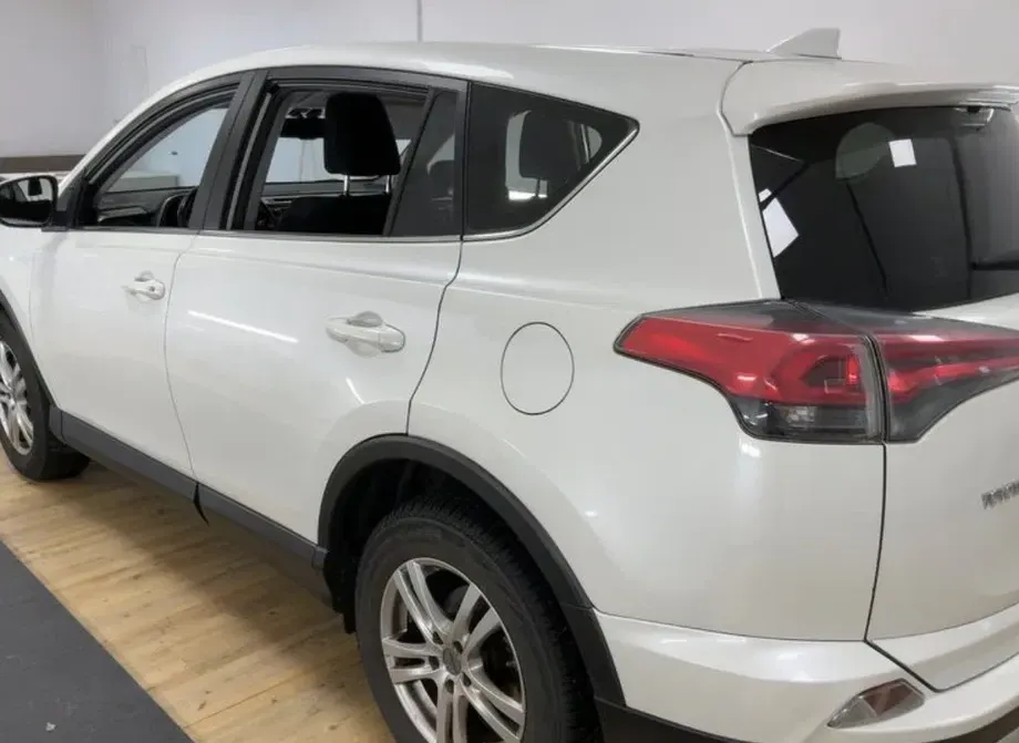 Toyota RAV4 2.0 D-4D 4x2 Start-Stop Edition — imagine 3