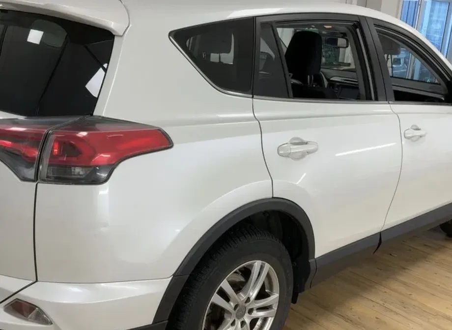 Toyota RAV4 2.0 D-4D 4x2 Start-Stop Edition — imagine 4