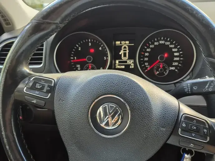 Volkswagen Golf VI