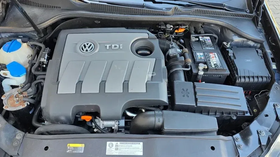 Volkswagen Golf 1.6 TDI BlueMotion Technology Comfortline — imagine 3