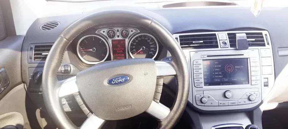 Ford Kuga I 2.0 TDCi 4x4 Titanium — imagine 4