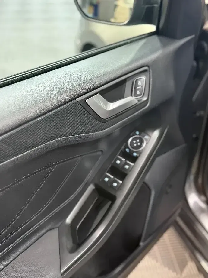 Ford Focus 1.5 EcoBlue ST Line Business — imagine 7