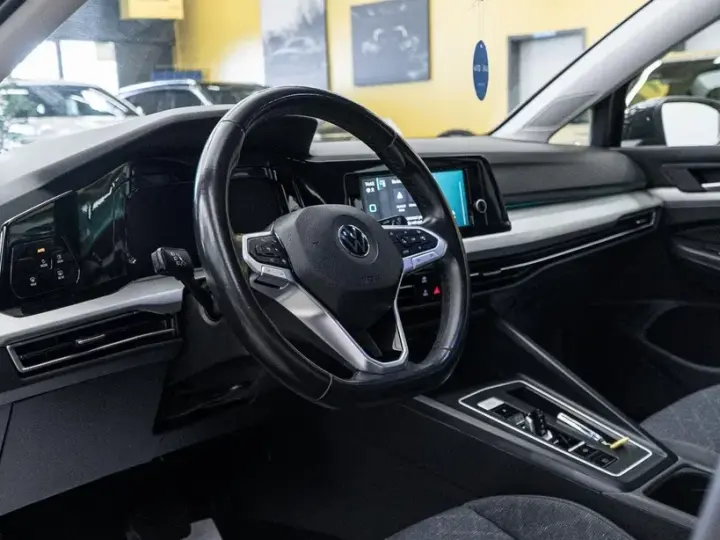 Volkswagen Golf 1.0 eTSI MHEV 110CP DSG Life