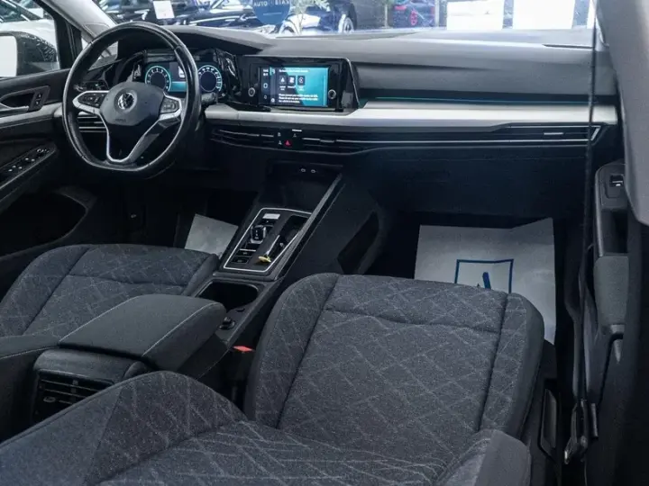 Volkswagen Golf 1.0 eTSI MHEV 110CP DSG Life