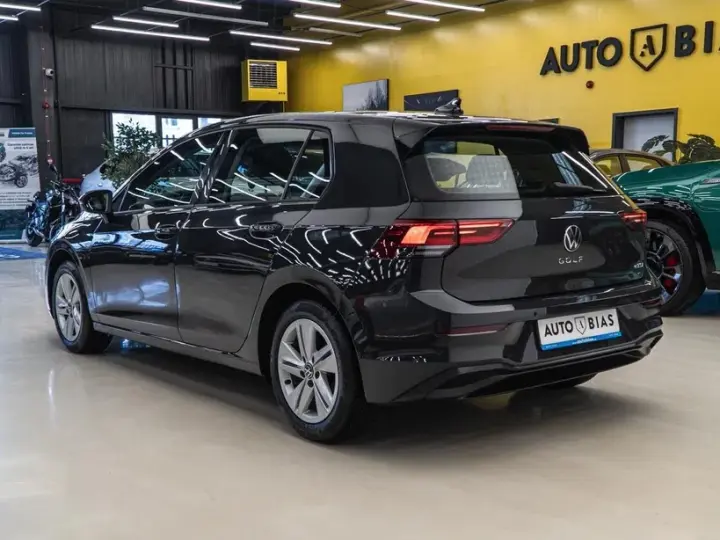 Volkswagen Golf 1.0 eTSI MHEV 110CP DSG Life