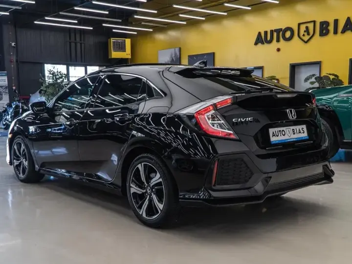 Honda Civic 1.0 VTEC Turbo CVT Elegance