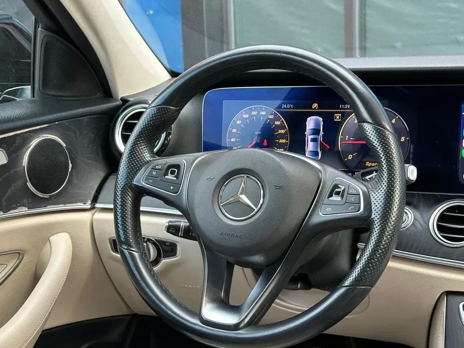 Mercedes-Benz E — imagine 8