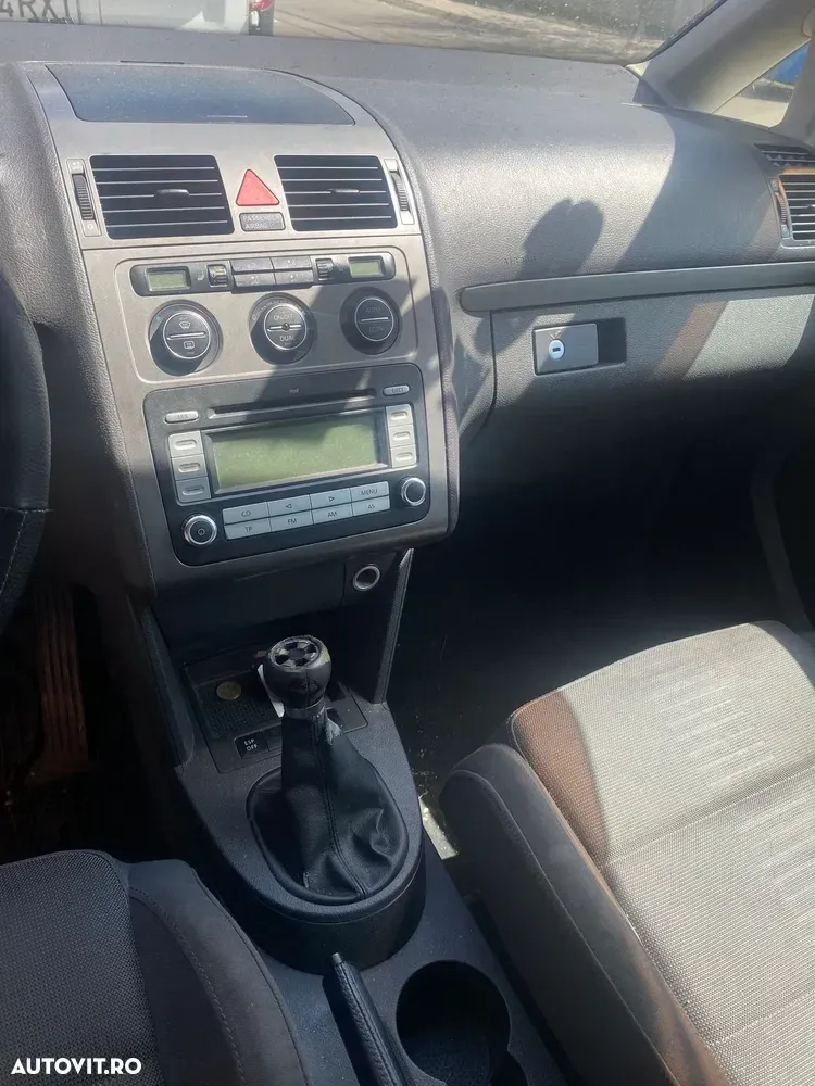 Volkswagen Touran 2.0TDI Highline — imagine 4
