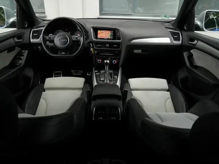 Audi SQ5 8R