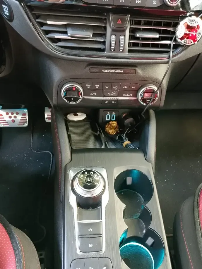 Ford Kuga III 2.5 Duratec FHEV AWD ST Line — imagine 8