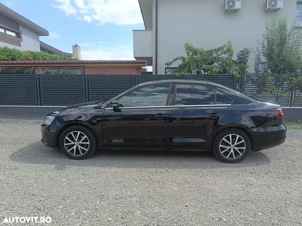Volkswagen Jetta — imagine 4