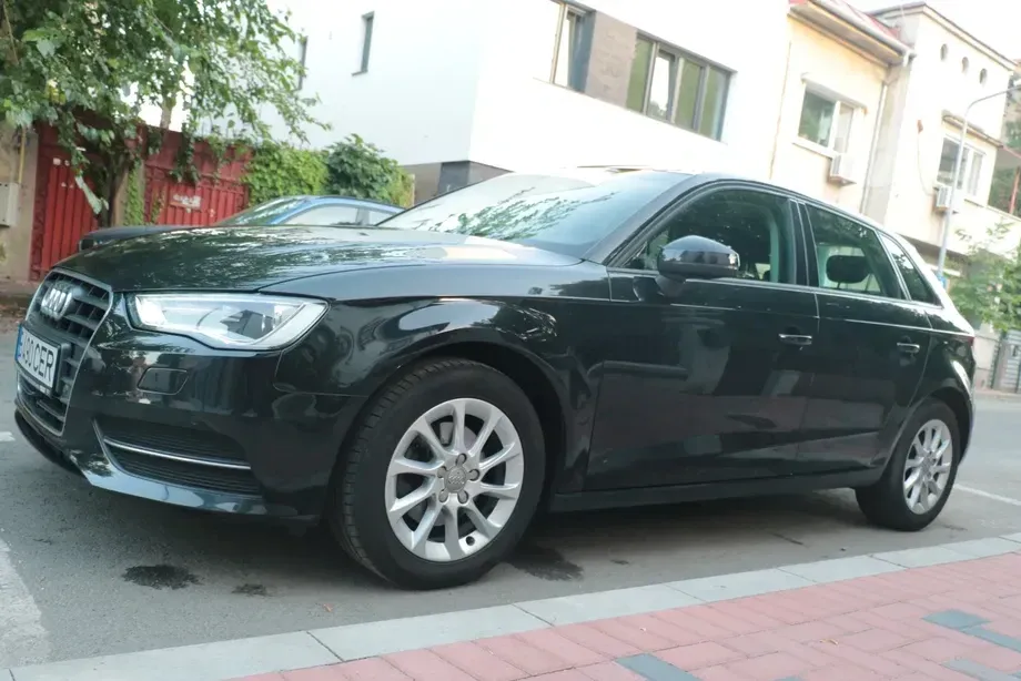 Audi A3 Sportback 8V 1.6 TDI Stronic Attraction — imagine 3