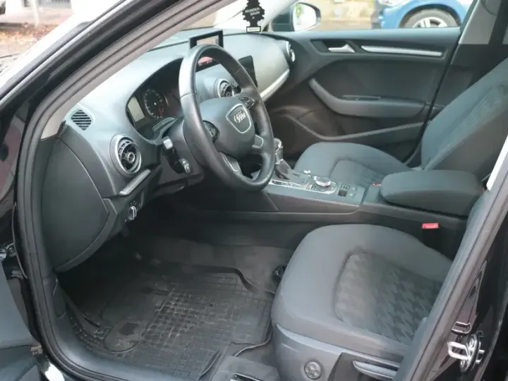 Audi A3 Sportback 8V 1.6 TDI Stronic Attraction