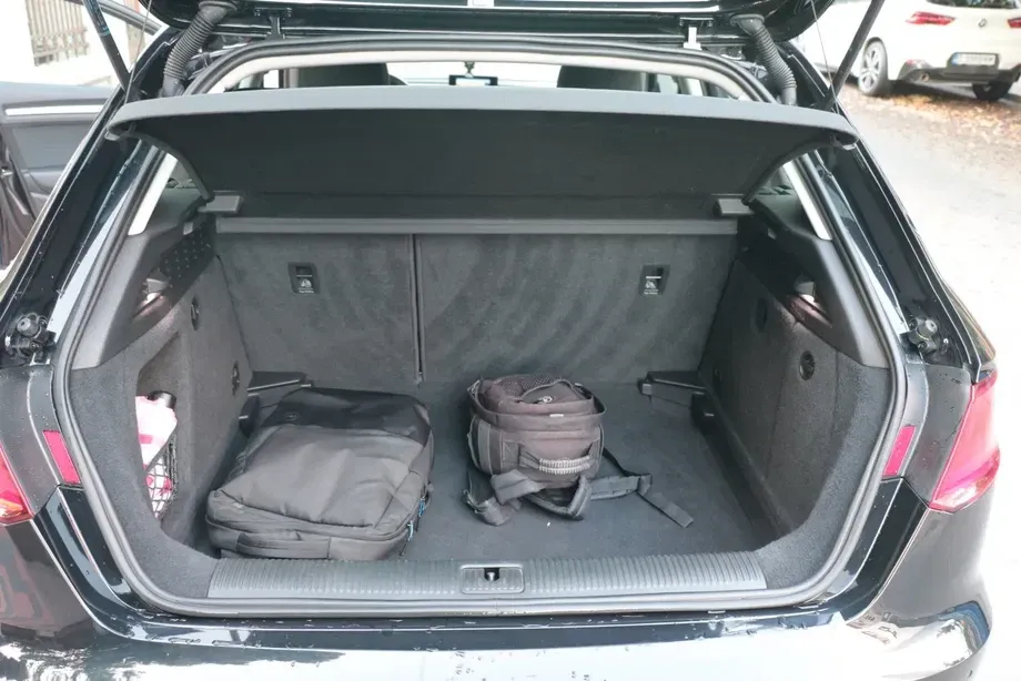 Audi A3 Sportback 8V 1.6 TDI Stronic Attraction — imagine 8