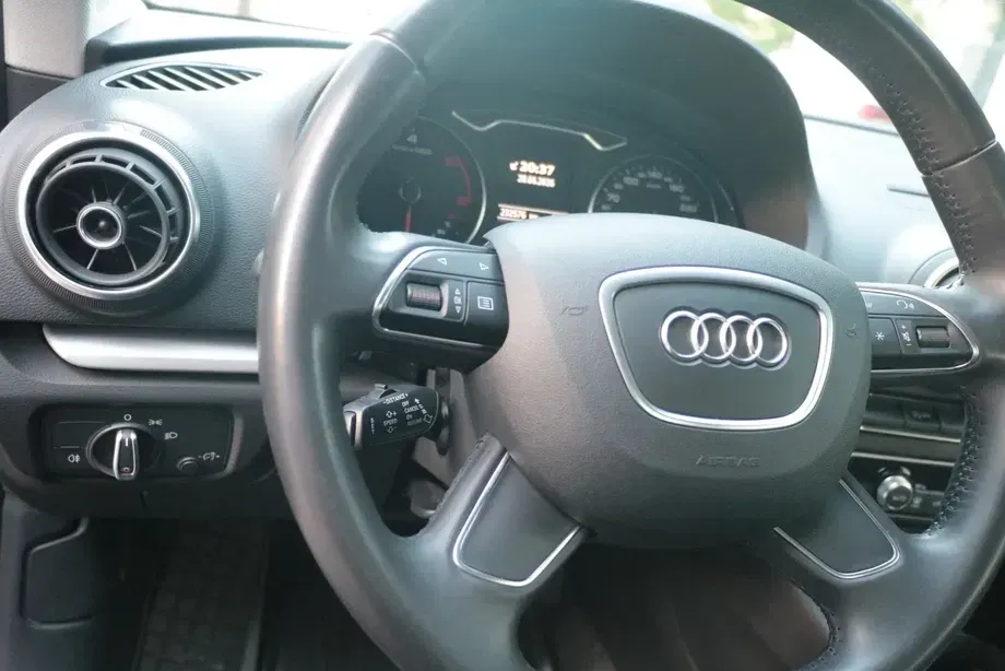 Audi A3 Sportback 8V 1.6 TDI Stronic Attraction — imagine 4