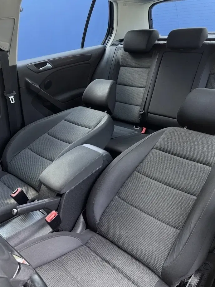 Volkswagen Golf VI 1.6 TDI DPF Highline — imagine 10