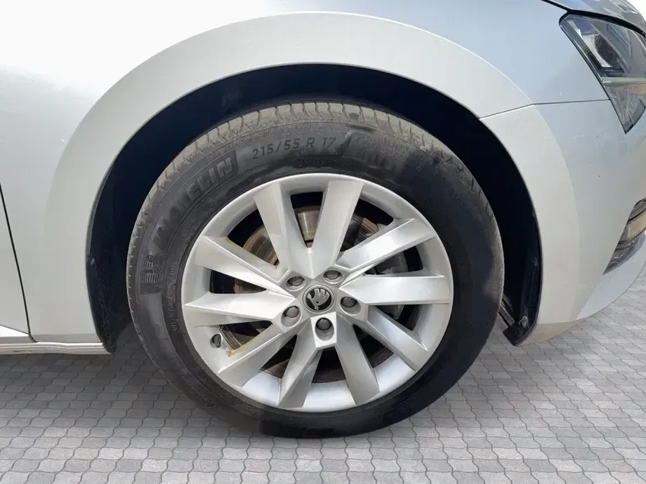 Škoda Superb 2.0 TDI DSG Ambition — imagine 7