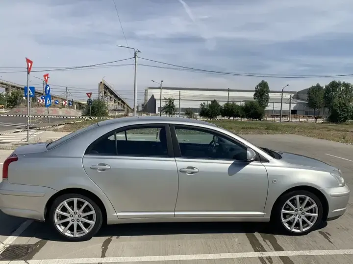Toyota Avensis II 2.0 VVT-i Sol