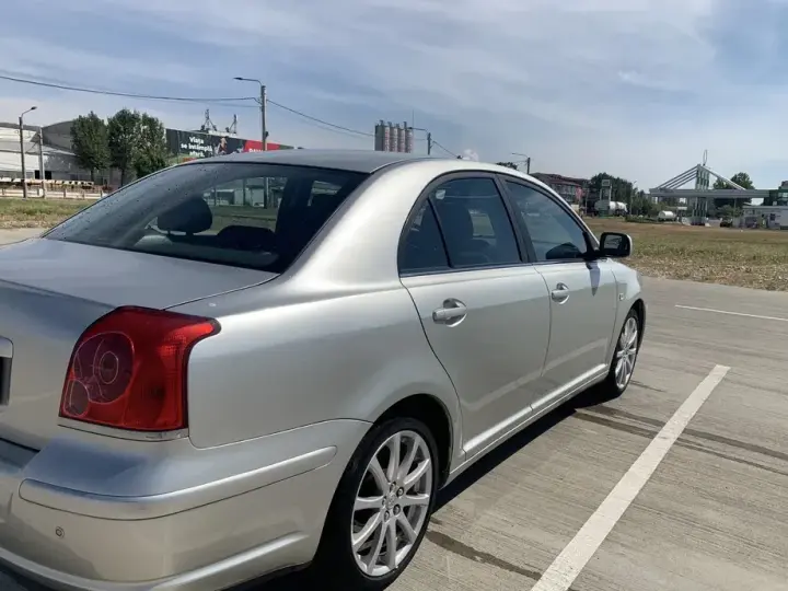 Toyota Avensis II 2.0 VVT-i Sol