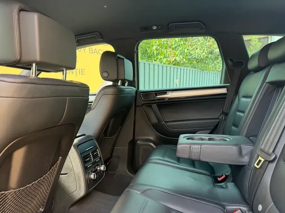 Volkswagen Touareg II 3.0 V6 TDI SCR Blue Motion DPF Automatik Exclusive — imagine 10