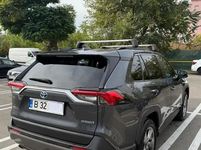 Toyota RAV4 V