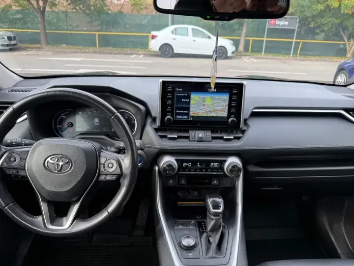 Toyota RAV4 V