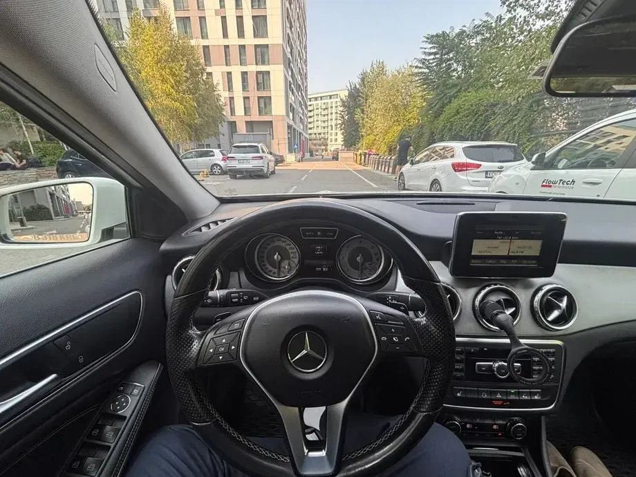 Mercedes-Benz GLA 200 CDI 4MATIC Aut. — imagine 2