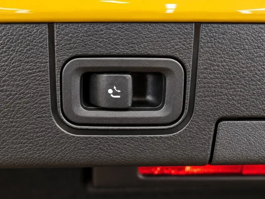 Mercedes-Benz CLA 200 7G-DCT Edition AMG Line — imagine 8