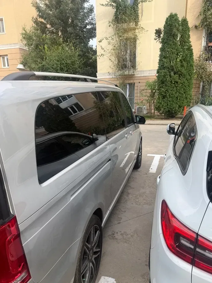 Mercedes-Benz V 300 d Extralang 4Matic 9G-TRONIC Avantgarde — imagine 9