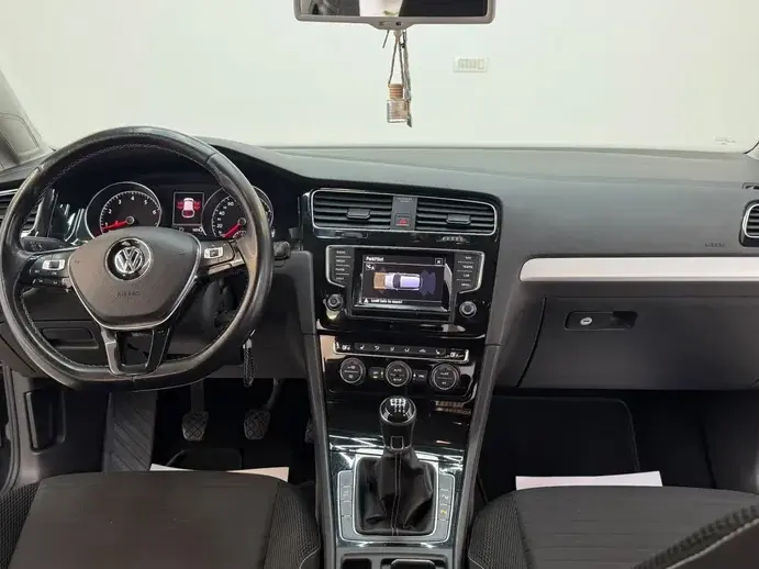 Volkswagen Golf VII
