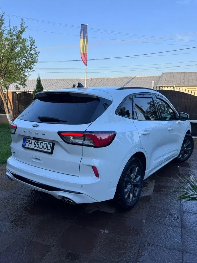 Ford Kuga III 2.0 EcoBlue A8 AWD ST Line — imagine 3