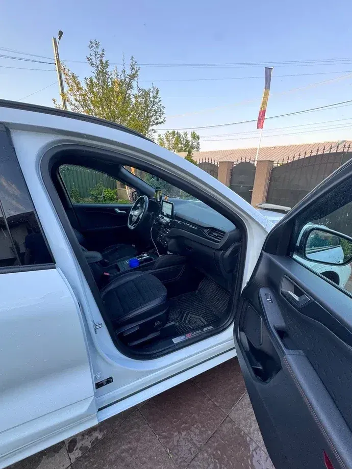 Ford Kuga III 2.0 EcoBlue A8 AWD ST Line — imagine 8